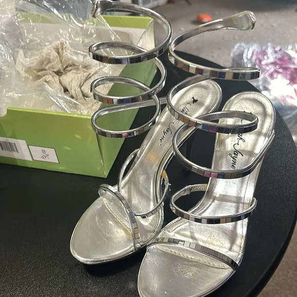 Wrap around the ankle silver heels - Picture 2 of 2